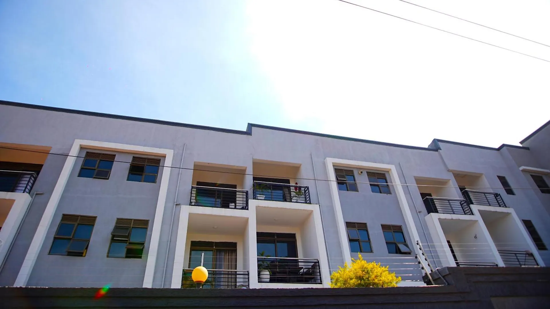 Home2Suite By Veronica Buziga, Munyonyo- Luxury With Netflix, Wi-Fi, & Free Parking Kampala Uganda
